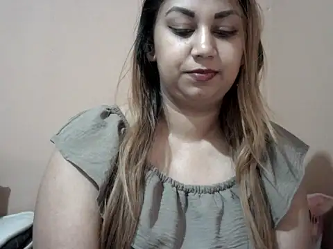 bellachow10 online show from December 17, 11:38 am