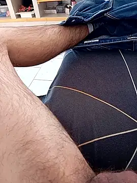 mickzizi online show from April 8, 9:42 am