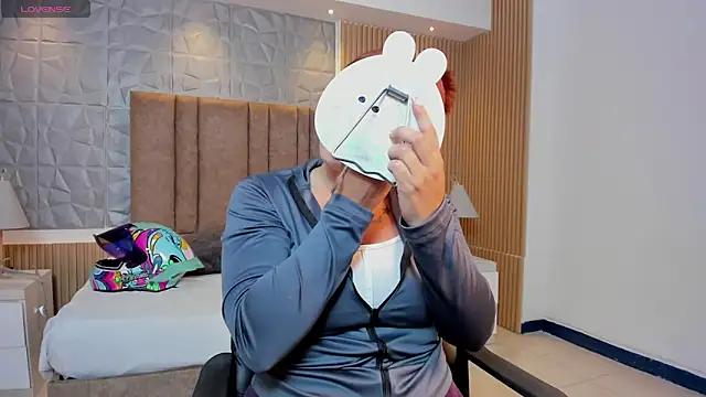 kimbrownn online show from April 21, 11:38 am