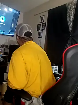 Snapshot of yellowwetfox chatting on December 29, 2:38 am yellowwetfox online show from December 29, 2:38 am