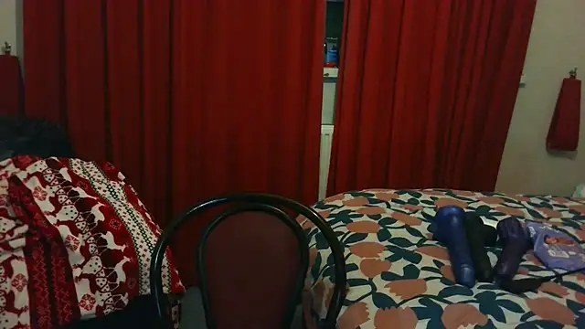 HouseWifeWhore Milf online show from March 28, 2:33 am