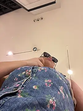 CrazzyChicks online show from May 31, 6:21 am