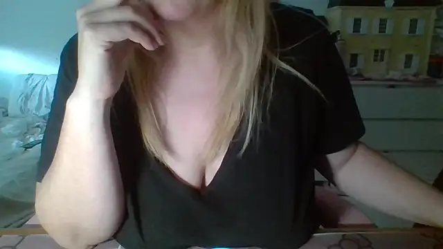 Snapshot of BondageGirl35 chatting on June 3, 6:13 pm BondageGirl35 online show from June 3, 6:13 pm