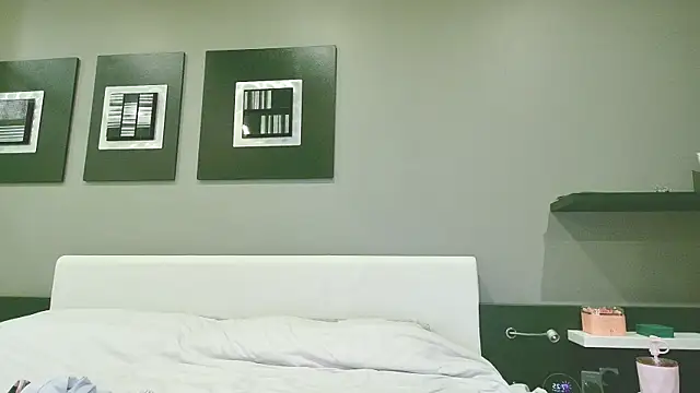 isabella rossse online show from April 7, 5:24 pm