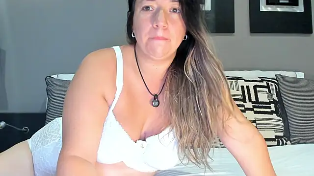 isabella rossse online show from July 9, 4:05 am