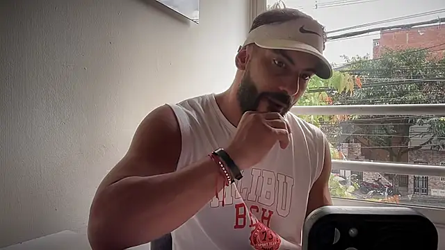 romeolovedark online show from January 31, 7:45 pm