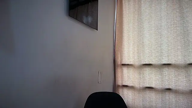 romeolovedark online show from April 23, 2:52 pm