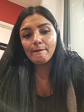 Snapshot of laura_dirtyhot chatting on December 6, 10:52 pm laura dirtyhot online show from December 6, 10:52 pm