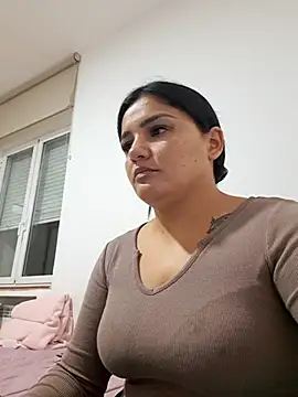 Snapshot of laura_dirtyhot chatting on January 2, 9:28 pm laura dirtyhot online show from January 2, 9:28 pm