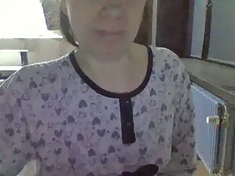 Snapshot of Moi_Lina chatting on December 6, 12:02 am Moi Lina online show from December 6, 12:02 am