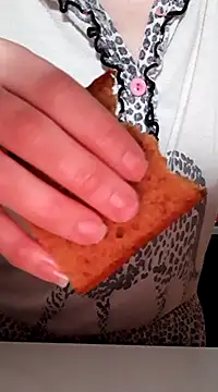 Snapshot of Moi_Lina chatting on January 6, 1:52 pm Moi Lina online show from January 6, 1:52 pm