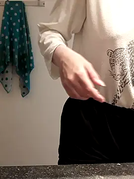 Snapshot of Moi_Lina chatting on September 9, 11:21 am Moi Lina online show from September 9, 11:21 am