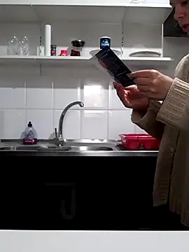 Snapshot of Moi_Lina chatting on November 5, 2:06 pm Moi Lina online show from November 5, 2:06 pm