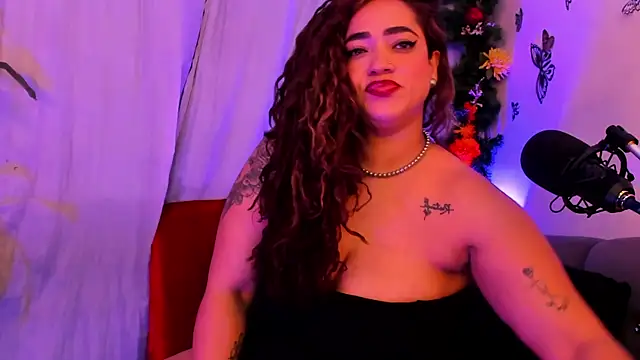 Snapshot of HannaMiills@xh chatting on April 9, 1:38 pm HannaMiillsxh online show from April 9, 1:38 pm