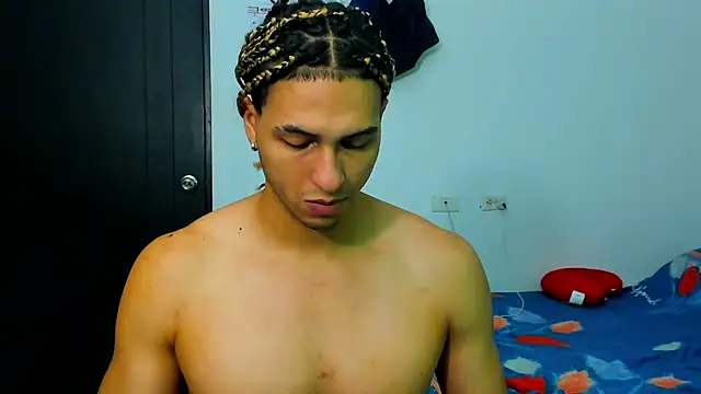 Snapshot of Kris_Khalifa69 chatting on March 12, 12:10 am Kris Khalifa69 online show from March 12, 12:10 am