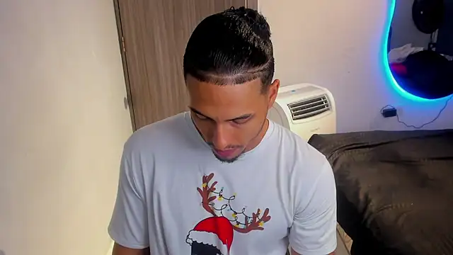 Snapshot of Kris_Khalifa69 chatting on October 2, 4:52 am Kris Khalifa69 online show from October 2, 4:52 am