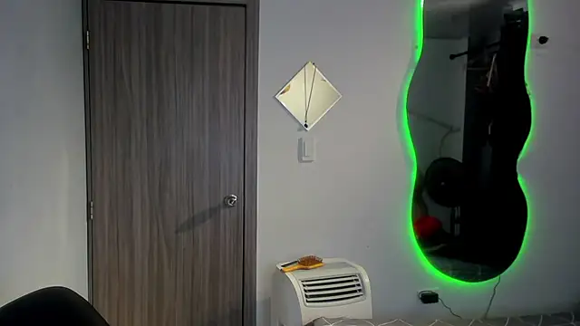 Snapshot of Kris_Khalifa69 chatting on October 4, 10:02 am Kris Khalifa69 online show from October 4, 10:02 am