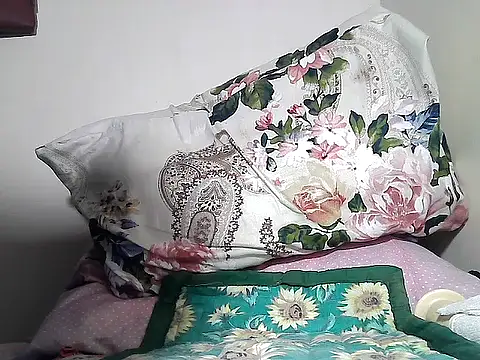 Snapshot of CarelineJoy chatting on October 7, 6:32 am CarelineJoy online show from October 7, 6:32 am