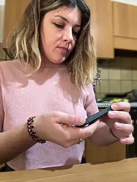 DaisyVibesss online show from January 17, 9:28 am