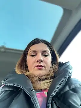 DaisyVibesss online show from February 5, 8:43 am