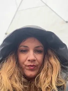 DaisyVibesss online show from February 16, 10:54 am