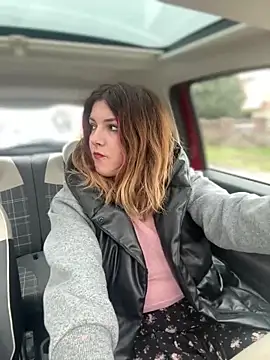 DaisyVibesss online show from February 22, 1:35 pm