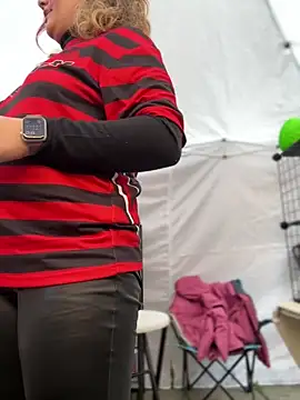 DaisyVibesss online show from February 23, 4:13 pm