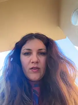 DaisyVibesss online show from April 5, 2:47 pm