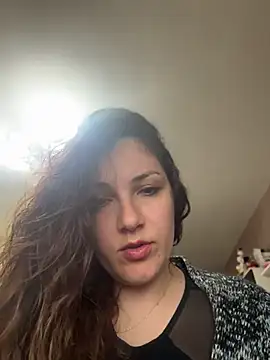 DaisyVibesss online show from April 15, 9:16 am