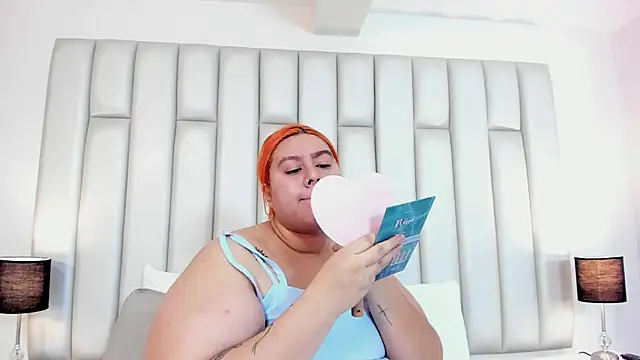 aandreaperez online show from March 6, 11:47 am