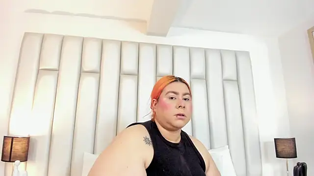 aandreaperez online show from October 9, 11:41 am