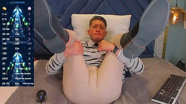 Snapshot of SebastianMaximoff chatting on December 31, 3:20 pm SebastianMaximoff online show from December 31, 3:20 pm