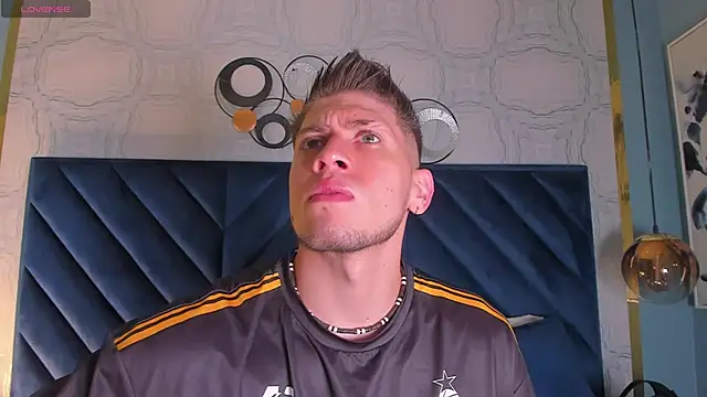 Snapshot of SebastianMaximoff chatting on January 21, 11:56 am SebastianMaximoff online show from January 21, 11:56 am