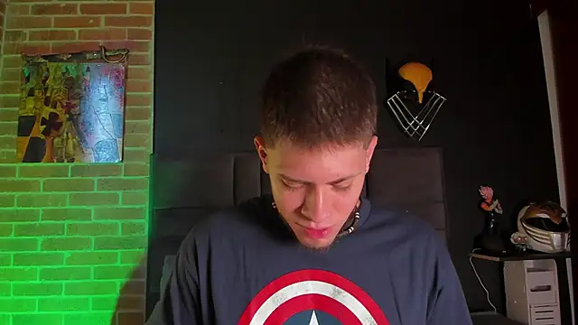 Snapshot of SebastianMaximoff chatting on February 1, 2:13 pm SebastianMaximoff online show from February 1, 2:13 pm