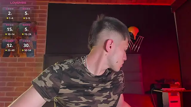 Snapshot of SebastianMaximoff chatting on March 17, 11:53 am SebastianMaximoff online show from March 17, 11:53 am