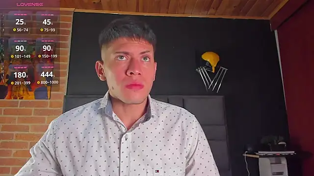 Snapshot of SebastianMaximoff chatting on March 22, 11:32 am SebastianMaximoff online show from March 22, 11:32 am