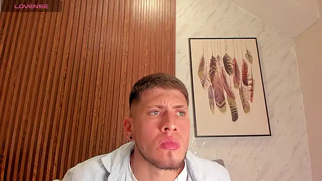 Snapshot of SebastianMaximoff chatting on October 2, 7:43 pm SebastianMaximoff online show from October 2, 7:43 pm