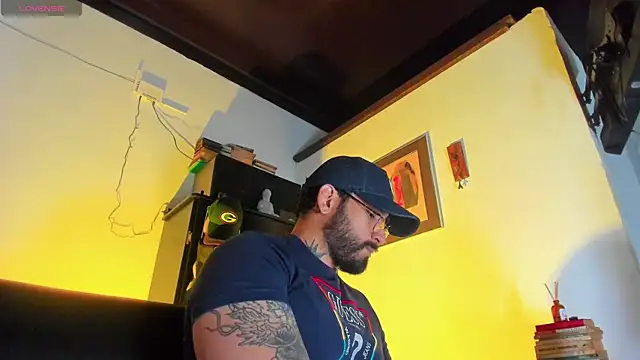 CamiloGray  online show from December 4, 1:42 pm