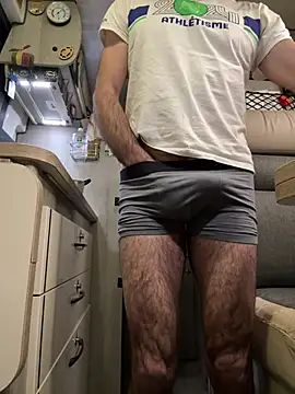 Snapshot of Hairy_athlete chatting on December 15, 8:36 pm Hairy athlete online show from December 15, 8:36 pm