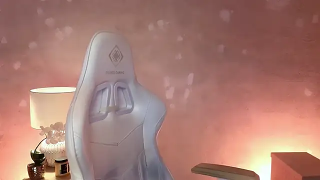 MilaFleur online show from April 21, 2:01 pm