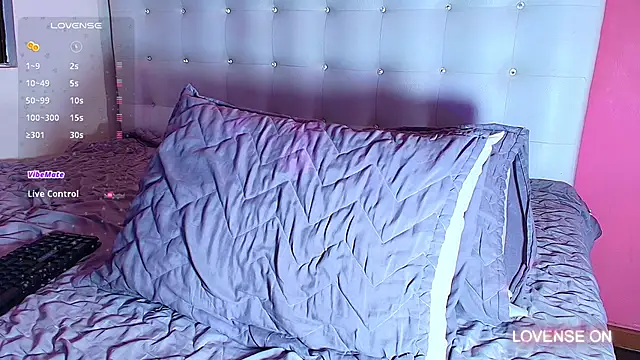 Snapshot of hornyhousekeeper_ chatting on December 5, 1:06 pm hornyhousekeeper  online show from December 5, 1:06 pm