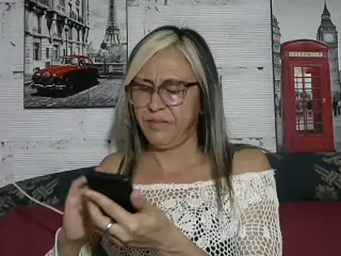 divahot08 online show from December 7, 9:22 pm