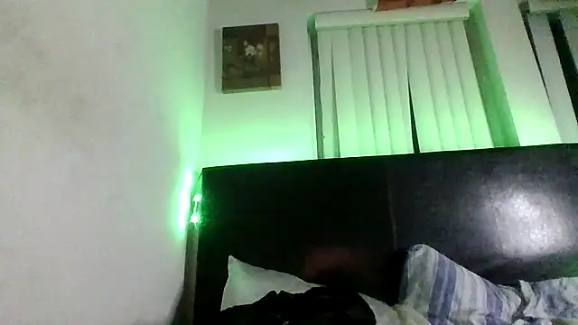 Snapshot of sexybribri@xh chatting on January 20, 12:36 am sexybribrixh online show from January 20, 12:36 am