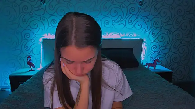 Snapshot of AlexaBarkley chatting on December 8, 3:21 am AlexaBarkley online show from December 8, 3:21 am