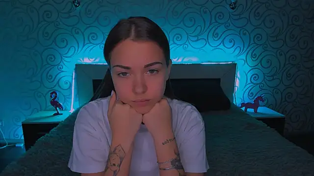 Snapshot of AlexaBarkley chatting on December 12, 6:25 am AlexaBarkley online show from December 12, 6:25 am