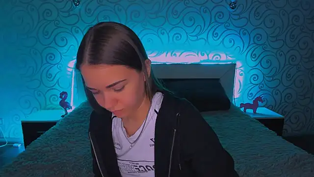 Snapshot of AlexaBarkley chatting on December 19, 6:23 am AlexaBarkley online show from December 19, 6:23 am