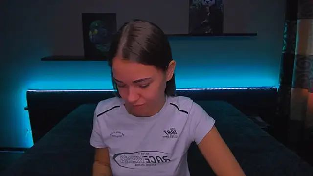 Snapshot of AlexaBarkley chatting on December 24, 6:11 am AlexaBarkley online show from December 24, 6:11 am