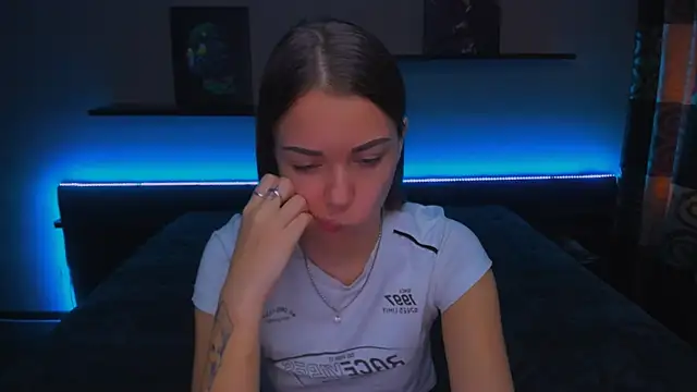 Snapshot of AlexaBarkley chatting on January 2, 6:18 am AlexaBarkley online show from January 2, 6:18 am