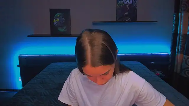 Snapshot of AlexaBarkley chatting on January 14, 6:34 am AlexaBarkley online show from January 14, 6:34 am