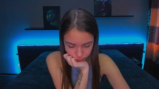 Snapshot of AlexaBarkley chatting on February 6, 6:18 am AlexaBarkley online show from February 6, 6:18 am